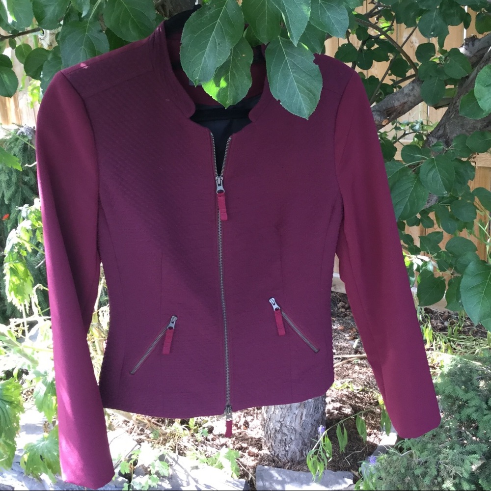 Polish Maroon form-fitting blazer from Sir Oliver
